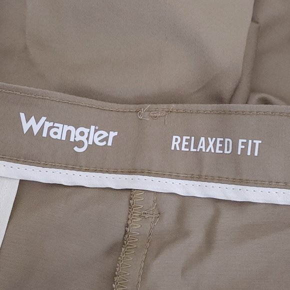 Wrangler Riata Flat Front Relaxed Fit Men's Casual Pants Size 40 x 30 - Picture 5 of 6